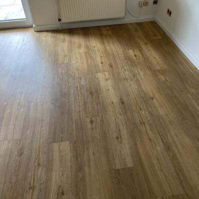 NACHHER - Boden mit Laminat wieder wohnlich und modern gestaltet